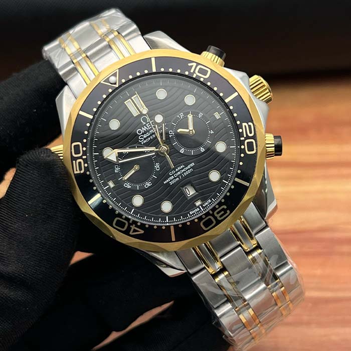 Comprar Omega Seamaster Diver 300M Cronógrafo esfera negra bisel negro oro acero bicolor. Reloj de buceo profesional Omega dos tonos, precio online.