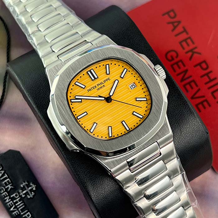 Reloj Patek Philippe Nautilus con esfera amarilla vibrante y correa de acero inoxidable, diseño elegante y moderno ideal para hombres con estilo en Colombia.