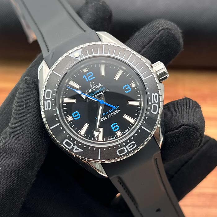 Comprar Omega Seamaster Planet Ocean Ultra Deep 6000m esfera negra bisel correa. Reloj de buceo extremo profesional Omega, precio.
