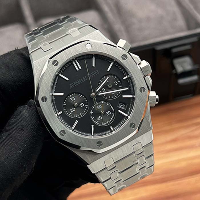 Reloj Audemars Piguet Royal Oak con cronógrafo, caja de acero y esfera negra, diseño elegante y moderno para hombre.