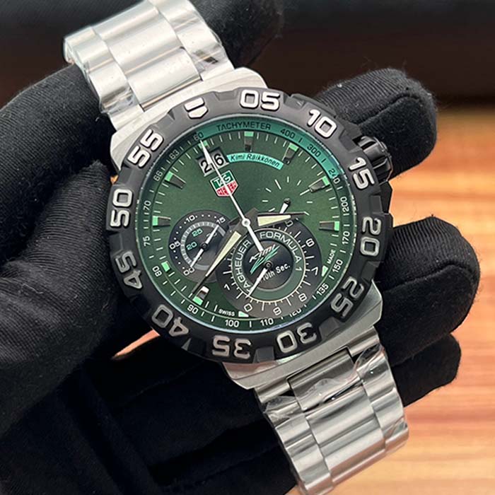 Reloj TAG Heuer Fórmula 1 edición especial Kimi Räikkönen con esfera verde, cronógrafo y brazalete en acero inoxidable.