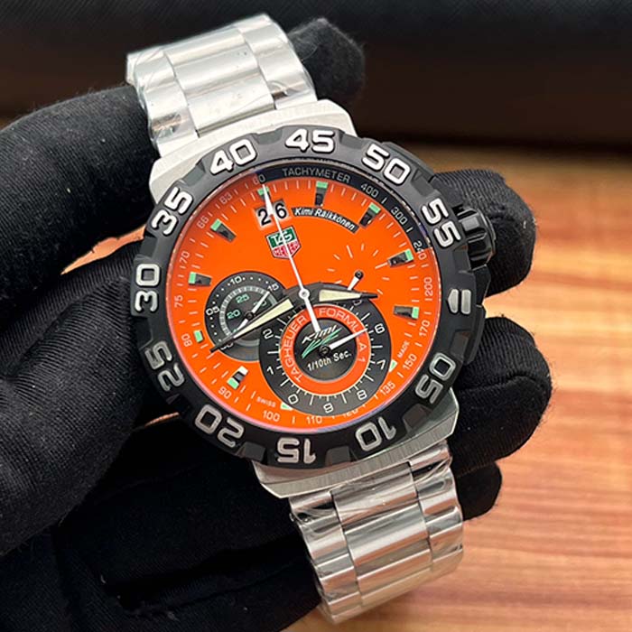 Reloj TAG Heuer Formula 1 edición Kimi Räikkönen con esfera naranja, cronógrafo deportivo y pulso en acero.