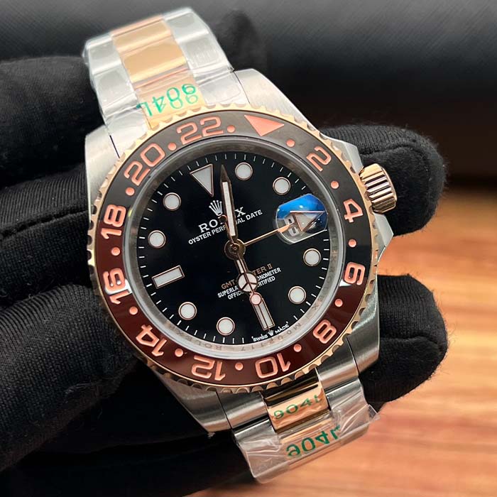 Reloj tipo Rolex GMT-Master II Root Beer con bisel marrón y negro, correa en acero y oro rosado, ideal para hombres viajeros con estilo en Colombia.