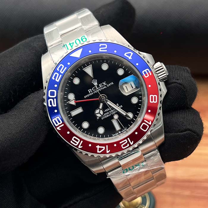 Reloj tipo Rolex GMT-Master II con bisel Pepsi rojo y azul, correa de acero completo y esfera negra, ideal para hombres viajeros en Colombia.