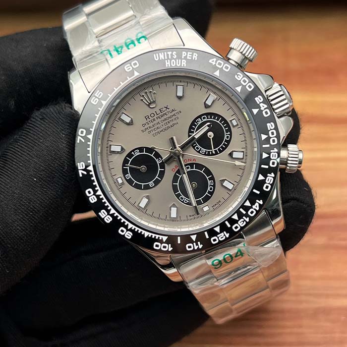 Reloj tipo Rolex Daytona Cosmograph en acero, con esfera gris y subesferas negras, diseño deportivo y elegante para hombre en Colombia.