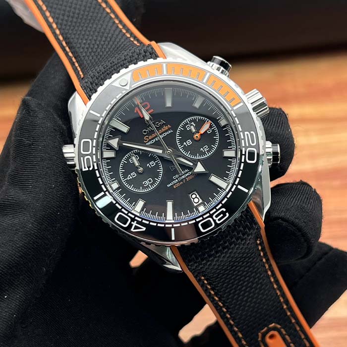 Comprar Omega Seamaster Planet Ocean Cronógrafo esfera negra bisel naranja correa negra. Reloj de buceo cronógrafo Omega con correa naranja, precio online.