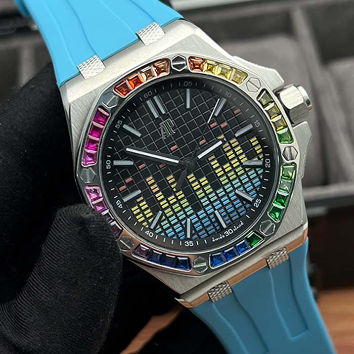 Reloj Audemars Piguet Royal Oak con correa azul y esfera negra tipo ecualizador, rodeado de piedras multicolor.