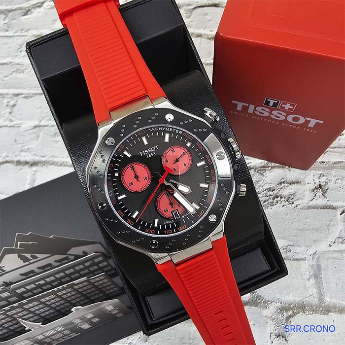 Reloj Tissot Sport Chrono Red Dial con correa de silicona roja, esfera negra con subesferas rojas y caja metálica, estilo deportivo para hombre.